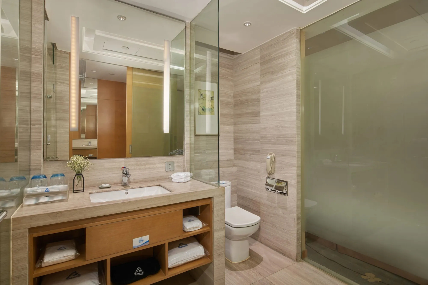 Grandskylight Hotel