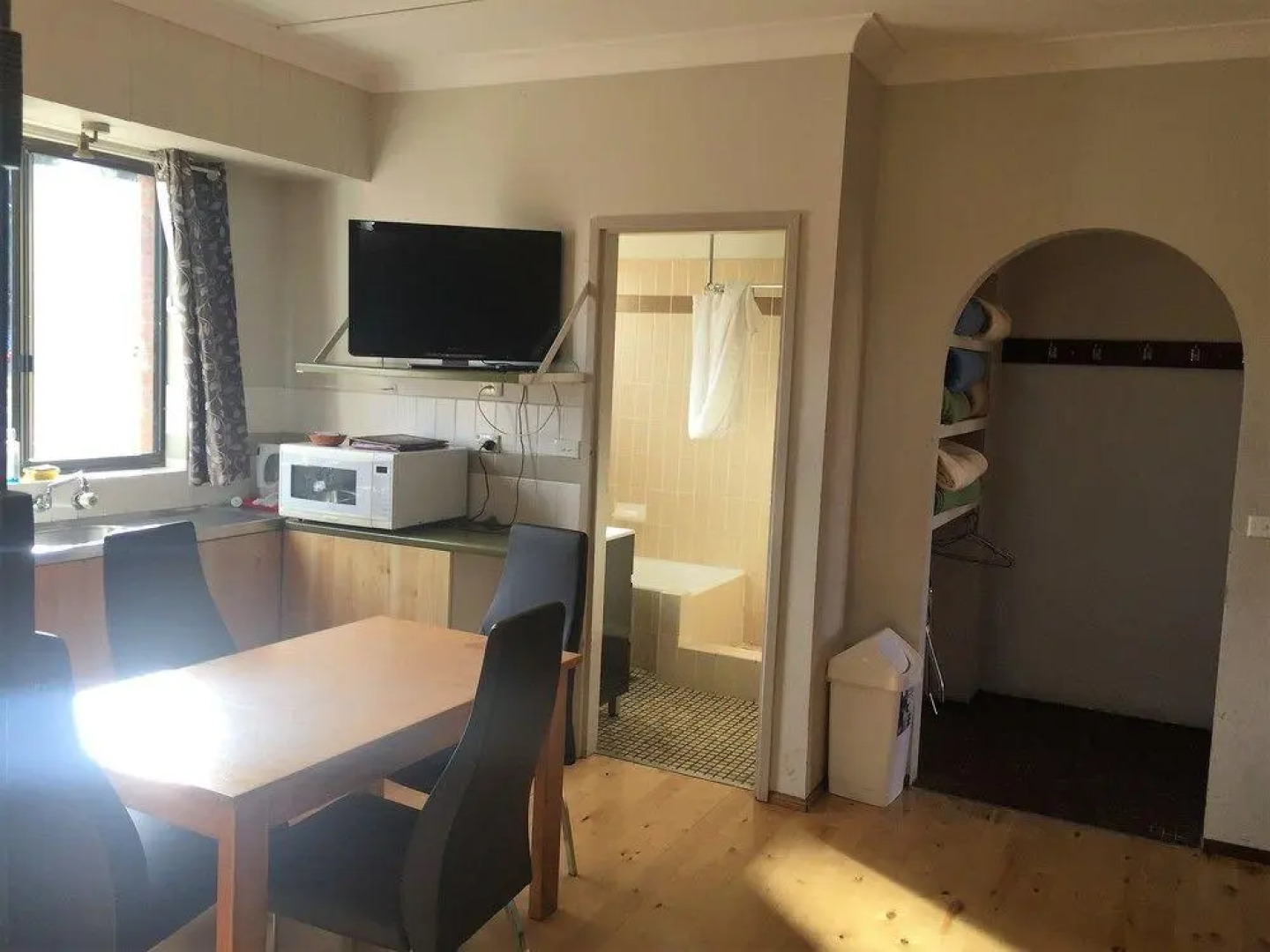 Snow Gate Motel and Apartments