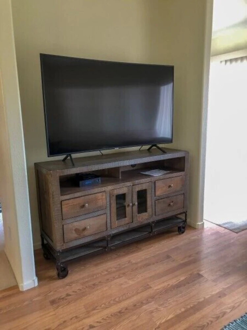 Mike Stubbs Home 3 Bedrooms 2 Bathrooms Home