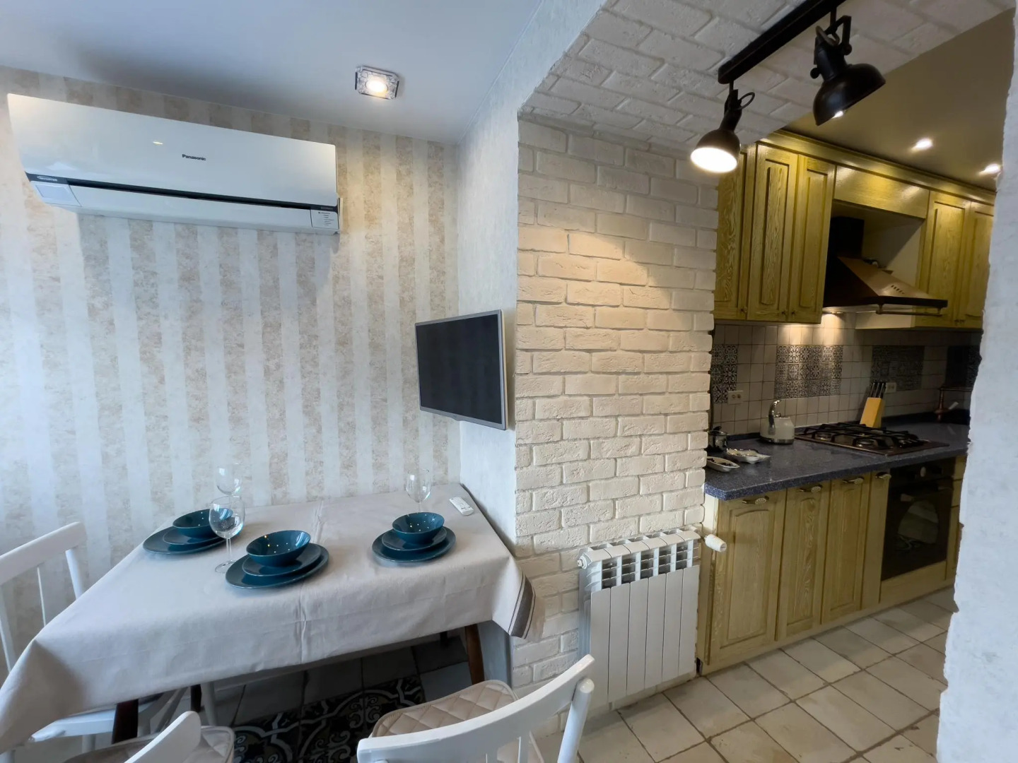 Tolstoy Apart (Толстой Апарт) на улице Демонстрации 38