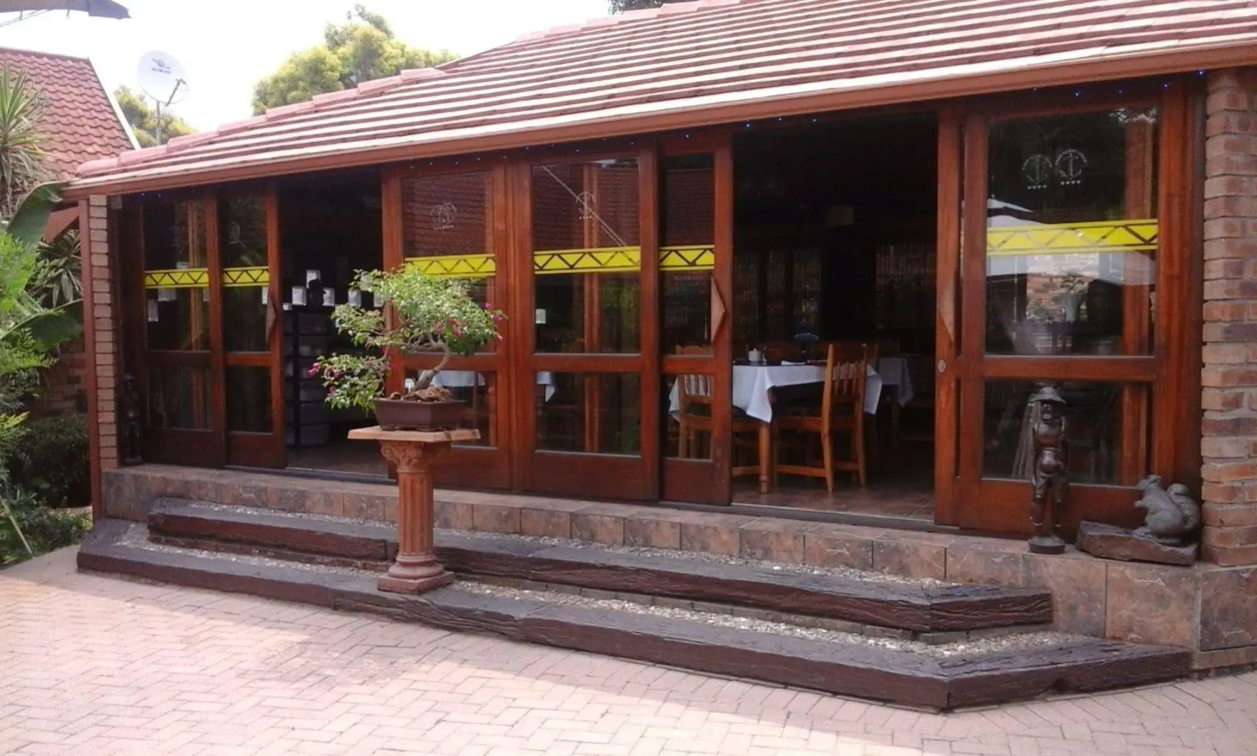 Aark Guest Lodge