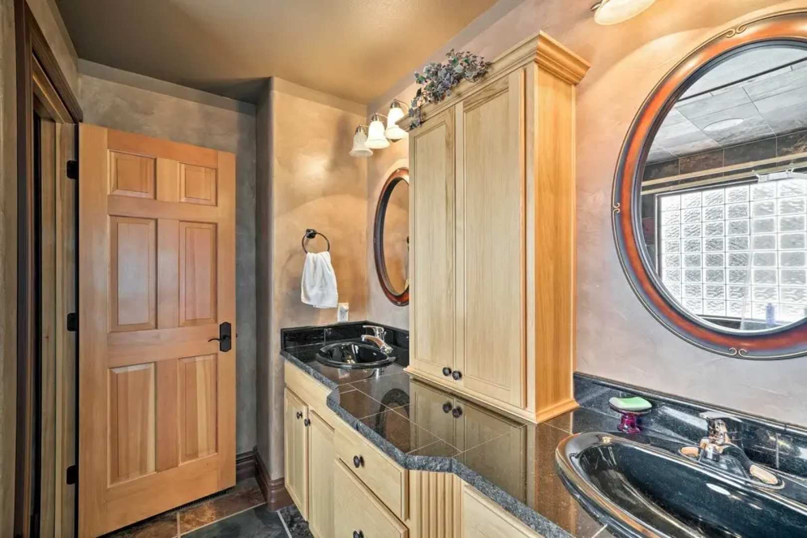 Cozy & Convenient Red Lodge Home < 8 Mi to Slopes!