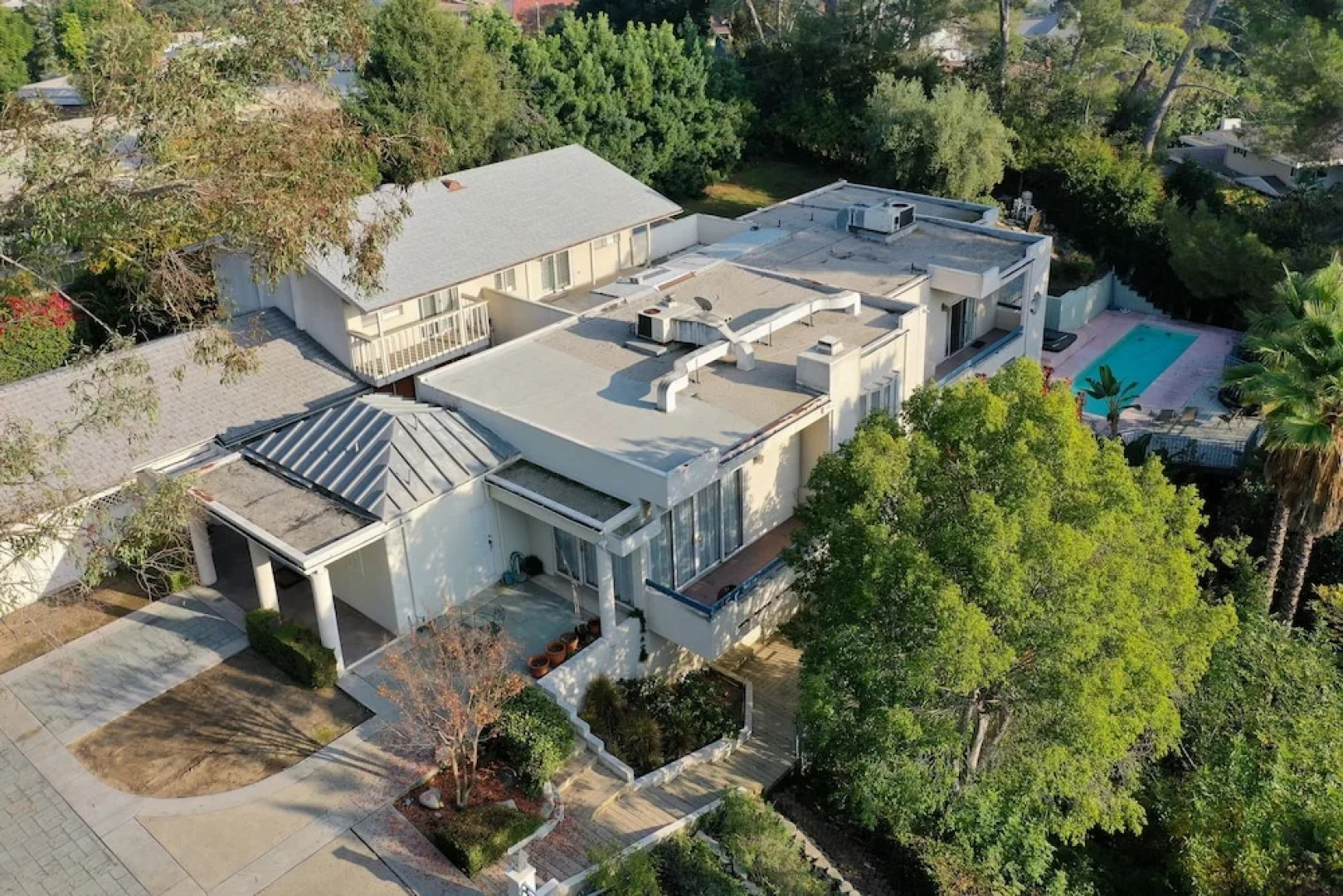 Sunny Pasadena Mansion, Sparkling Heated Pool & Projector Room!