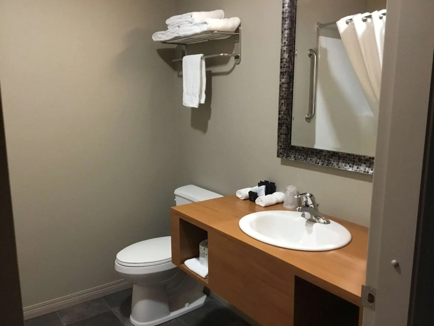 Villa Inn & Suites, SureStay Collection by Best Western