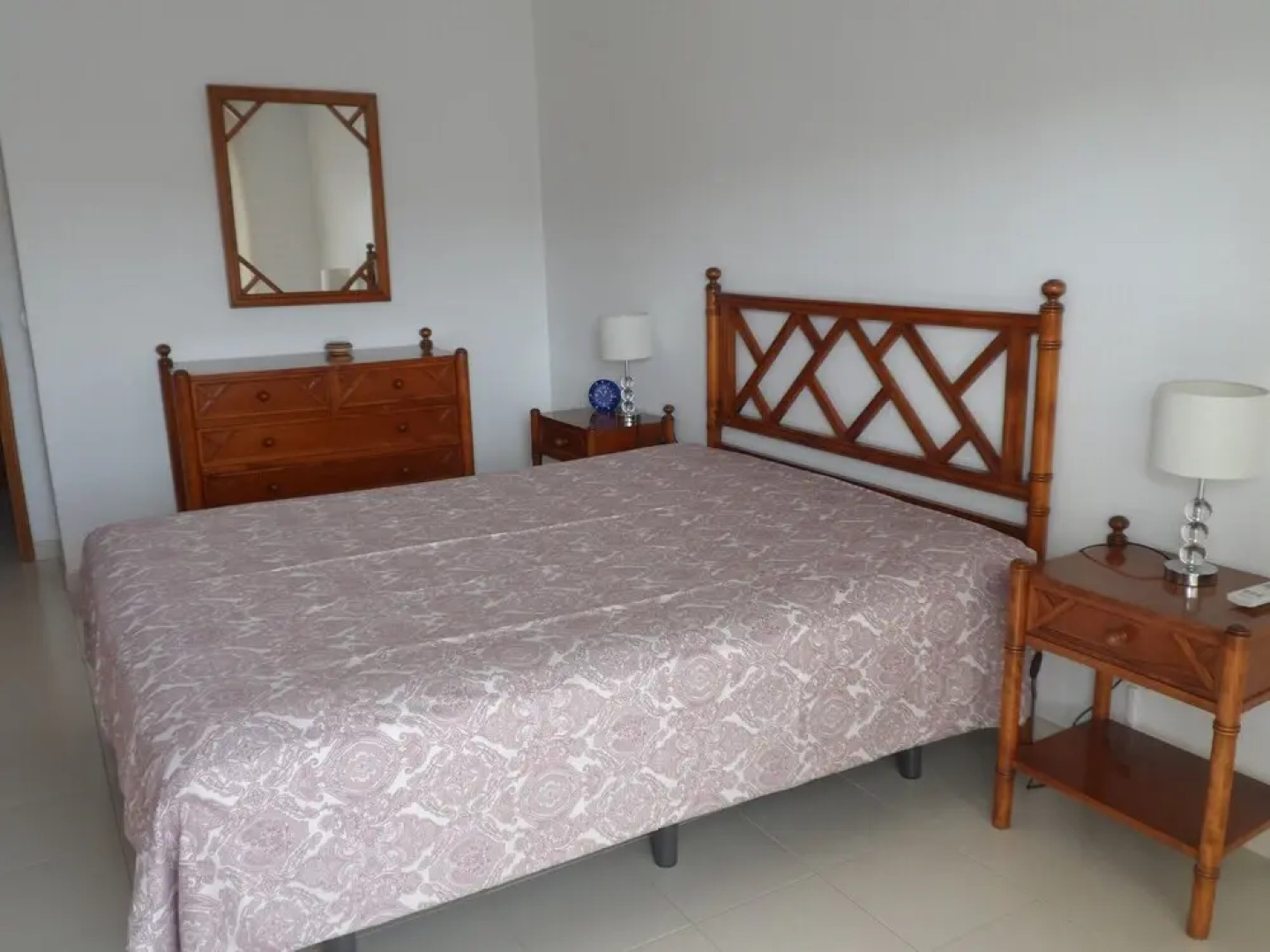Apartamento Praia de Porches,izibookings