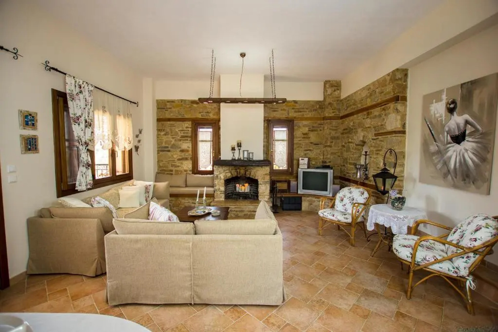 Rustic, luxurious,garden villa 70m from the sea