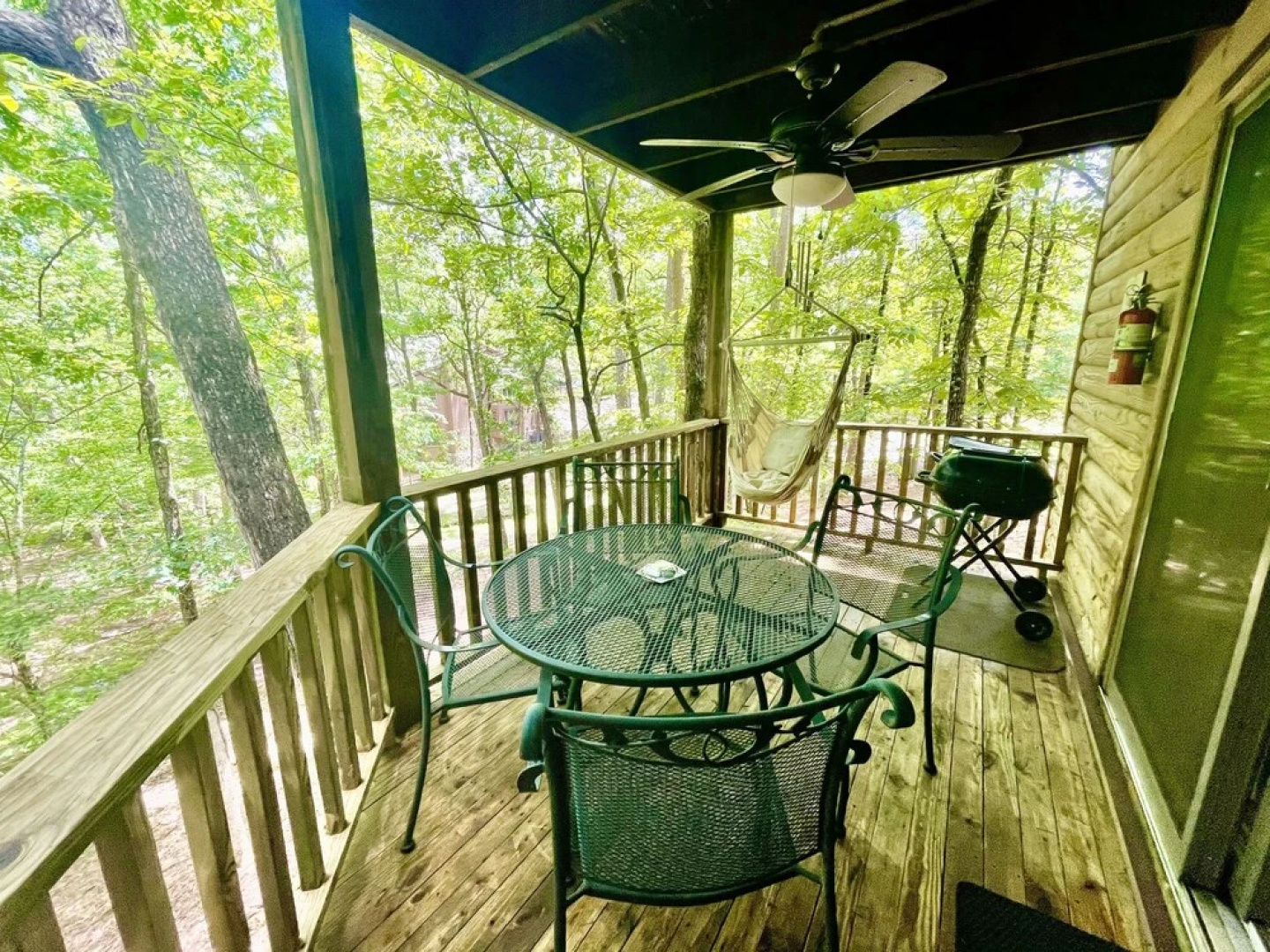 Forest view, log-sided two bedroom, two bath condo on Lake Ouachita. 2 Condo by RedAwning