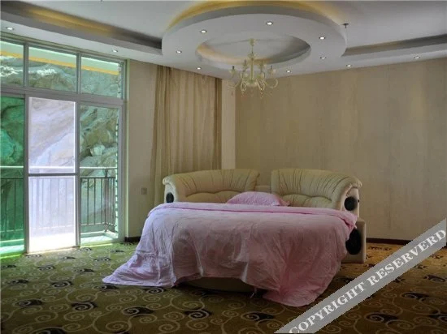 Wolong International Hotel