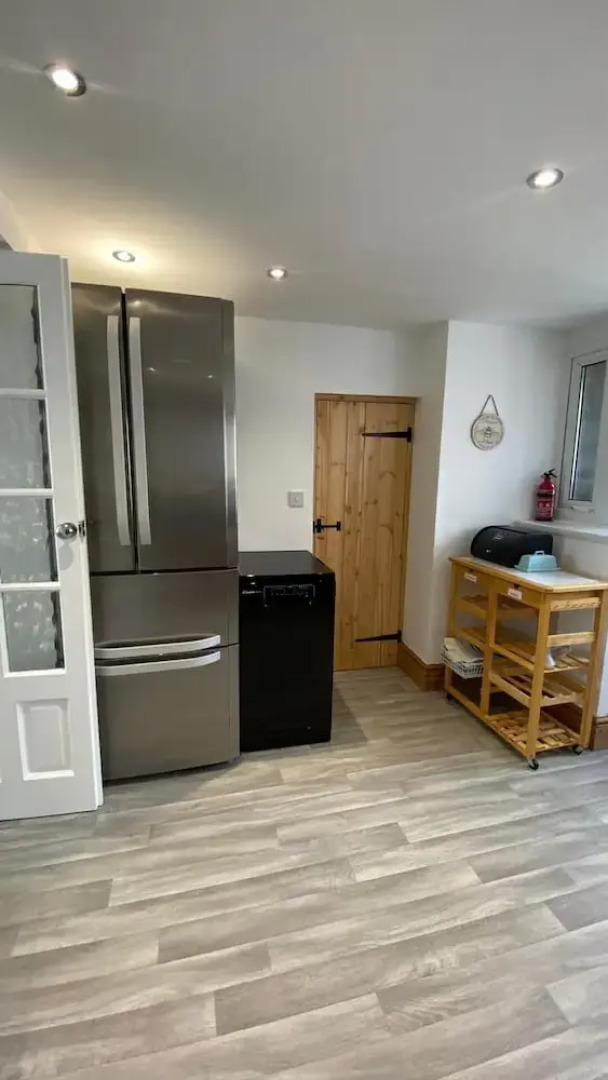 Lovely 3-bed House in Bridgend 7min From Porthcawl