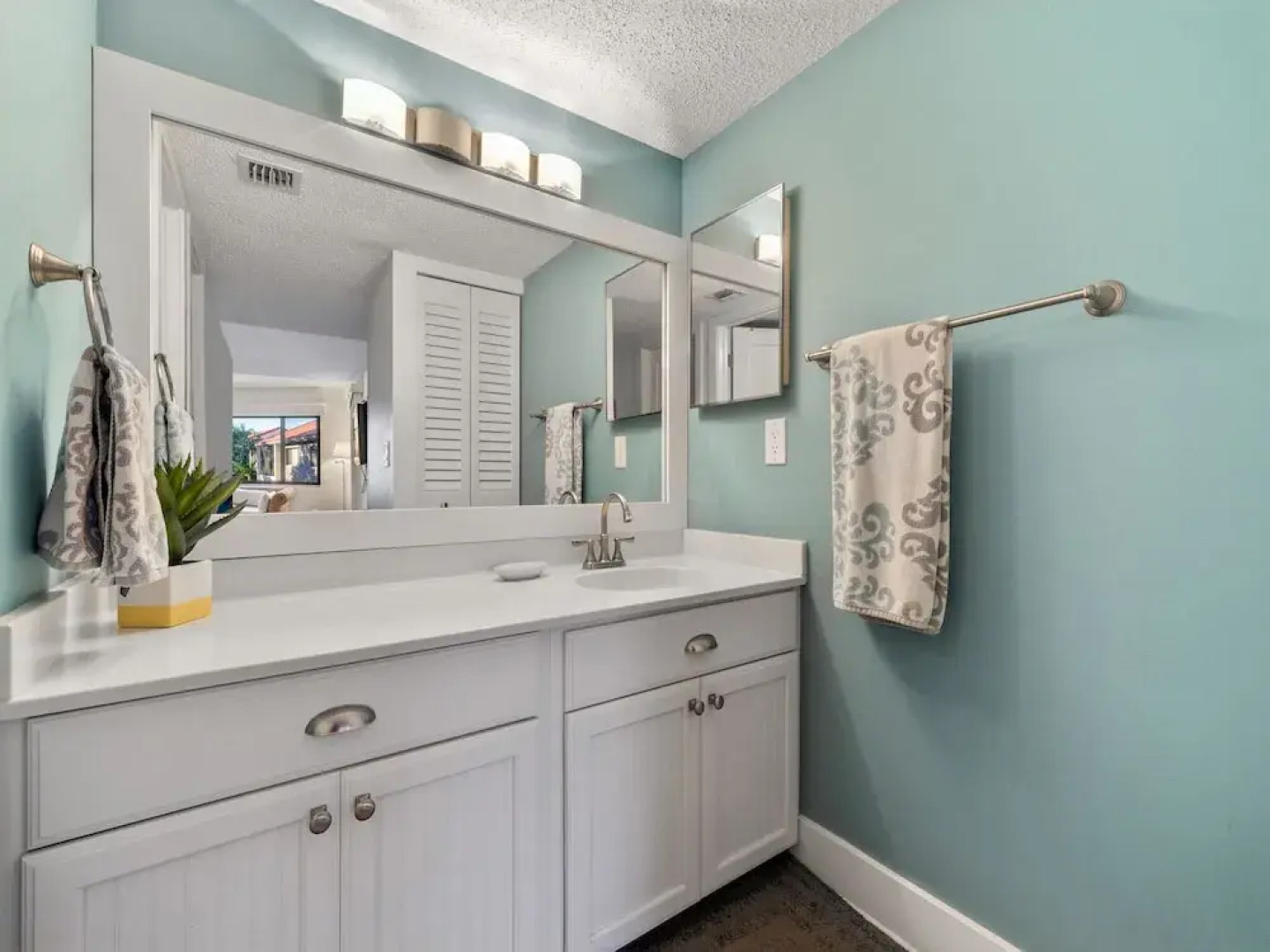 Siesta Dunes Beach 201 by Vtrips