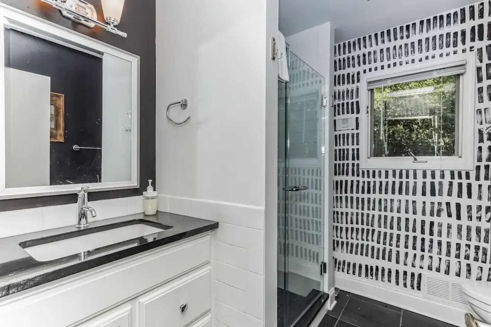 The Blue Flamingo 5 Bedroom Home By Redawning