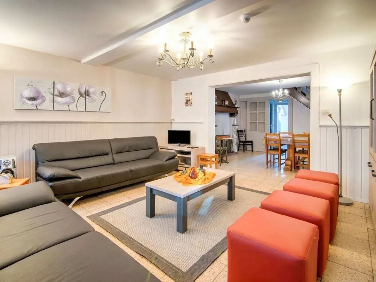 A Charming And Comfortable Renovated House with Garden And a Large Terrace