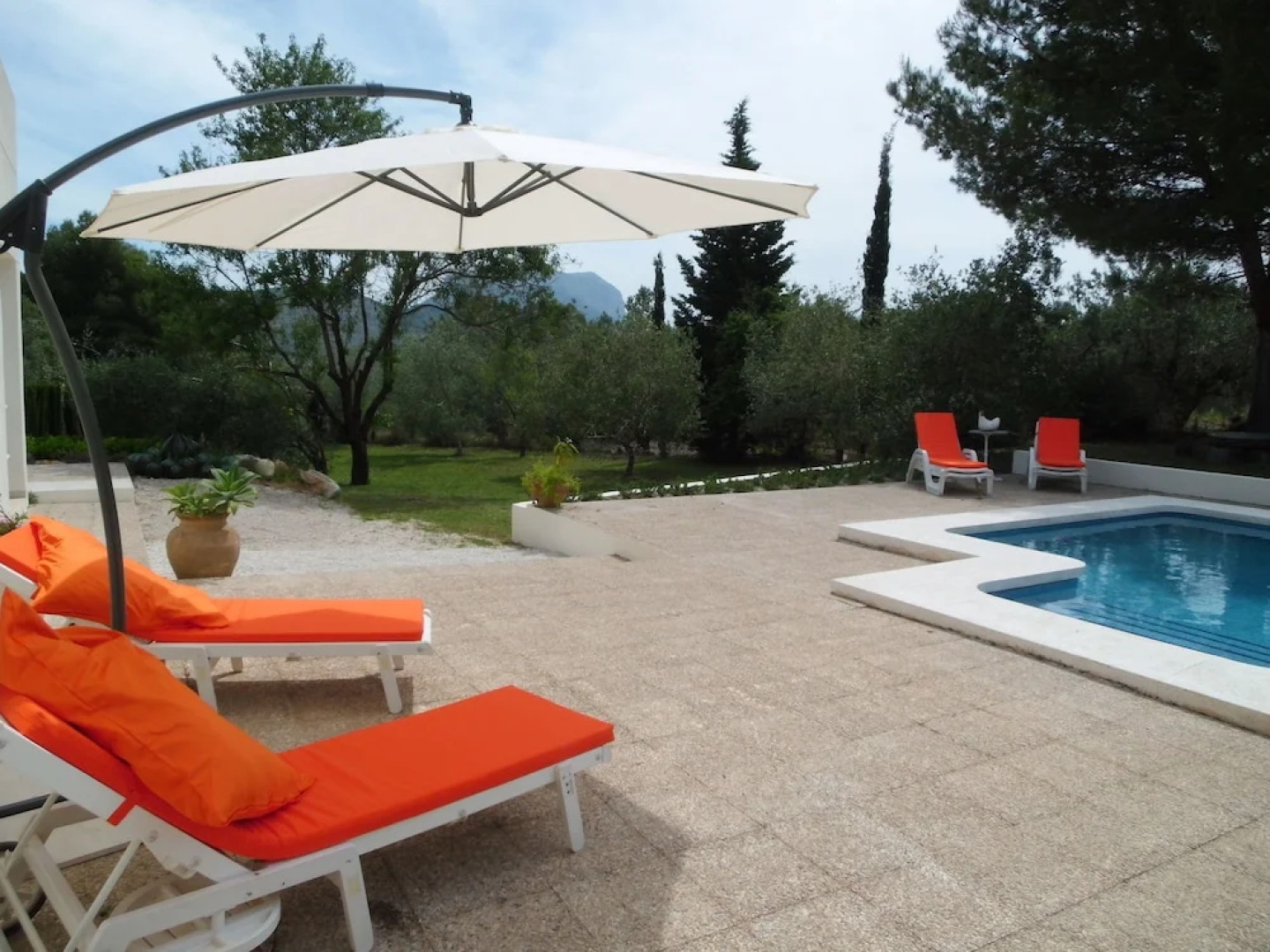 032 Villa Albardanera