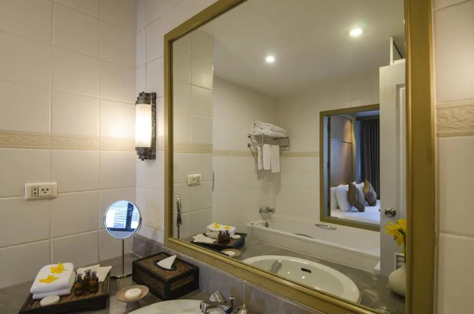 The Tarntawan Hotel Surawong Bangkok