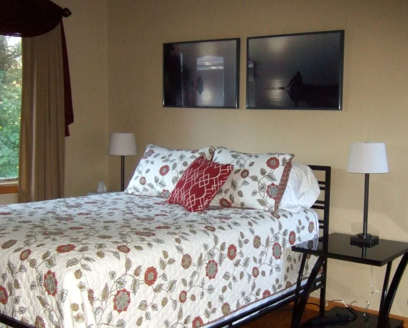 Loya's Little House Bed & Breakfast