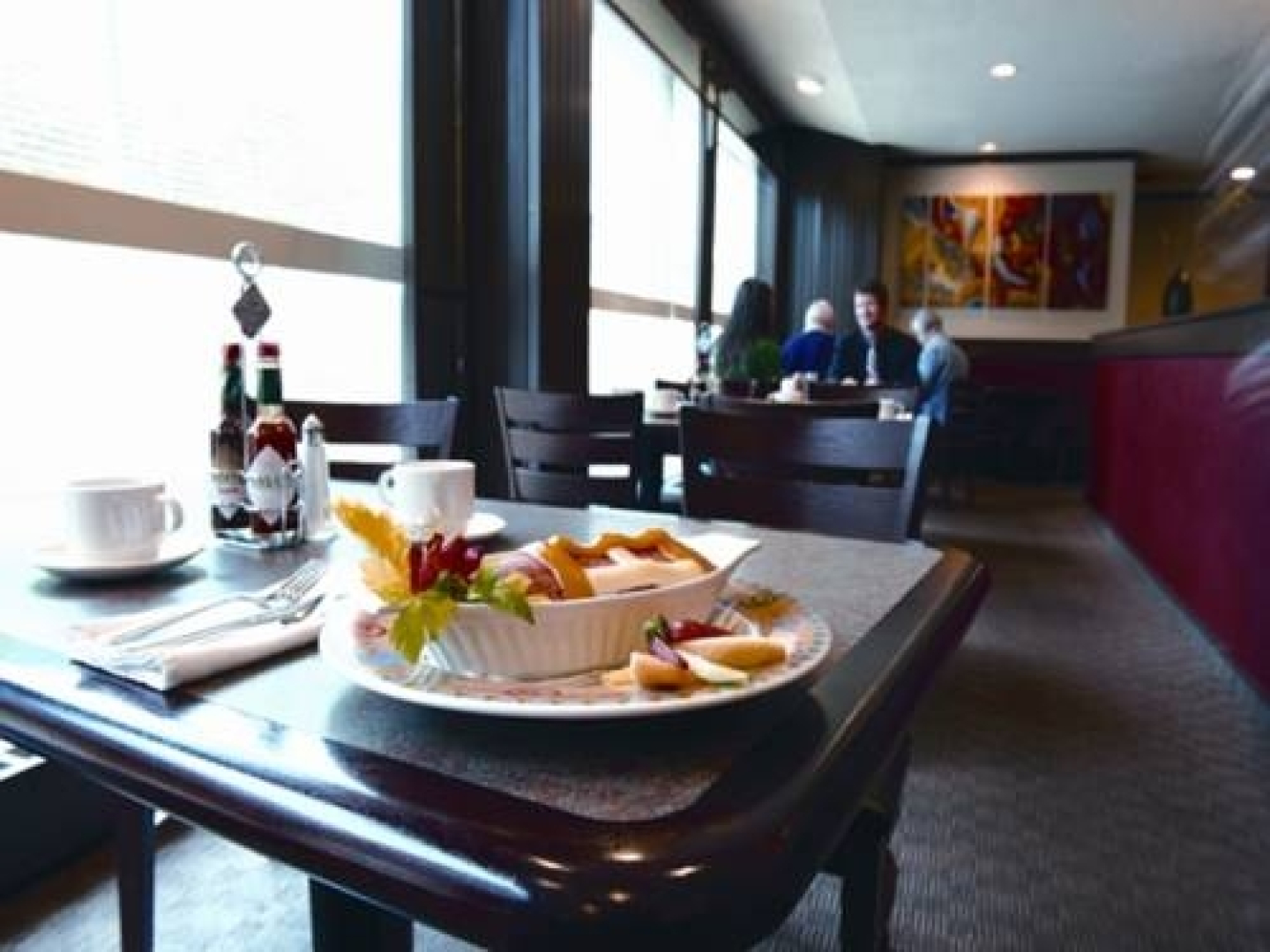 Place Louis Riel Suite Hotel