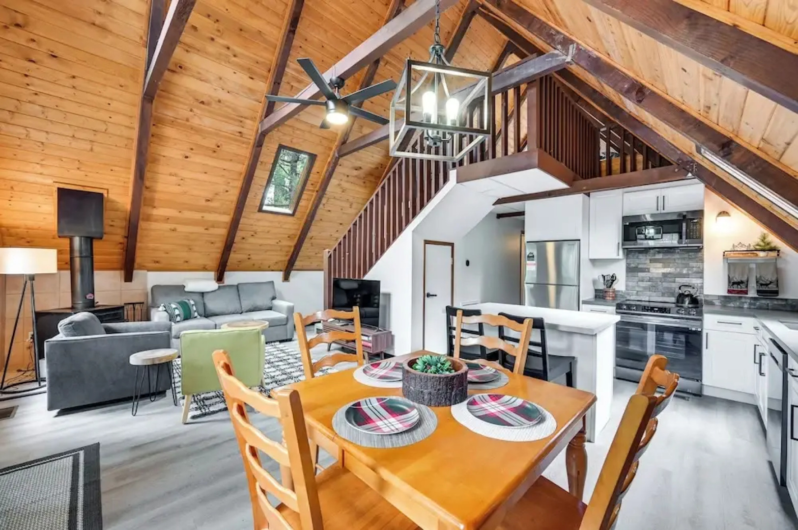 Deck & Grill: A-frame Cabin in Munds Park!