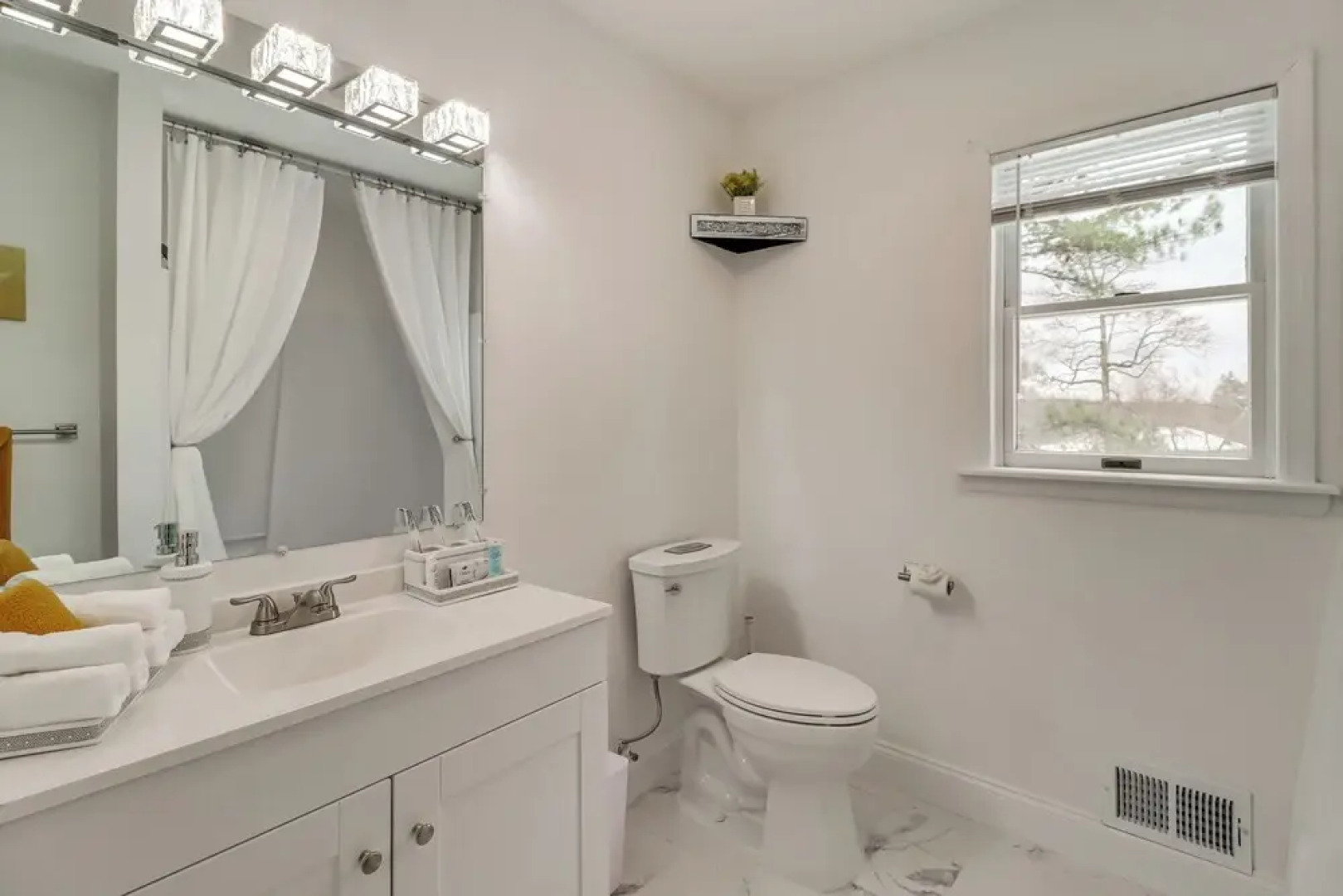 Chic Pocono Hideaway w/ Private Indoor Sauna