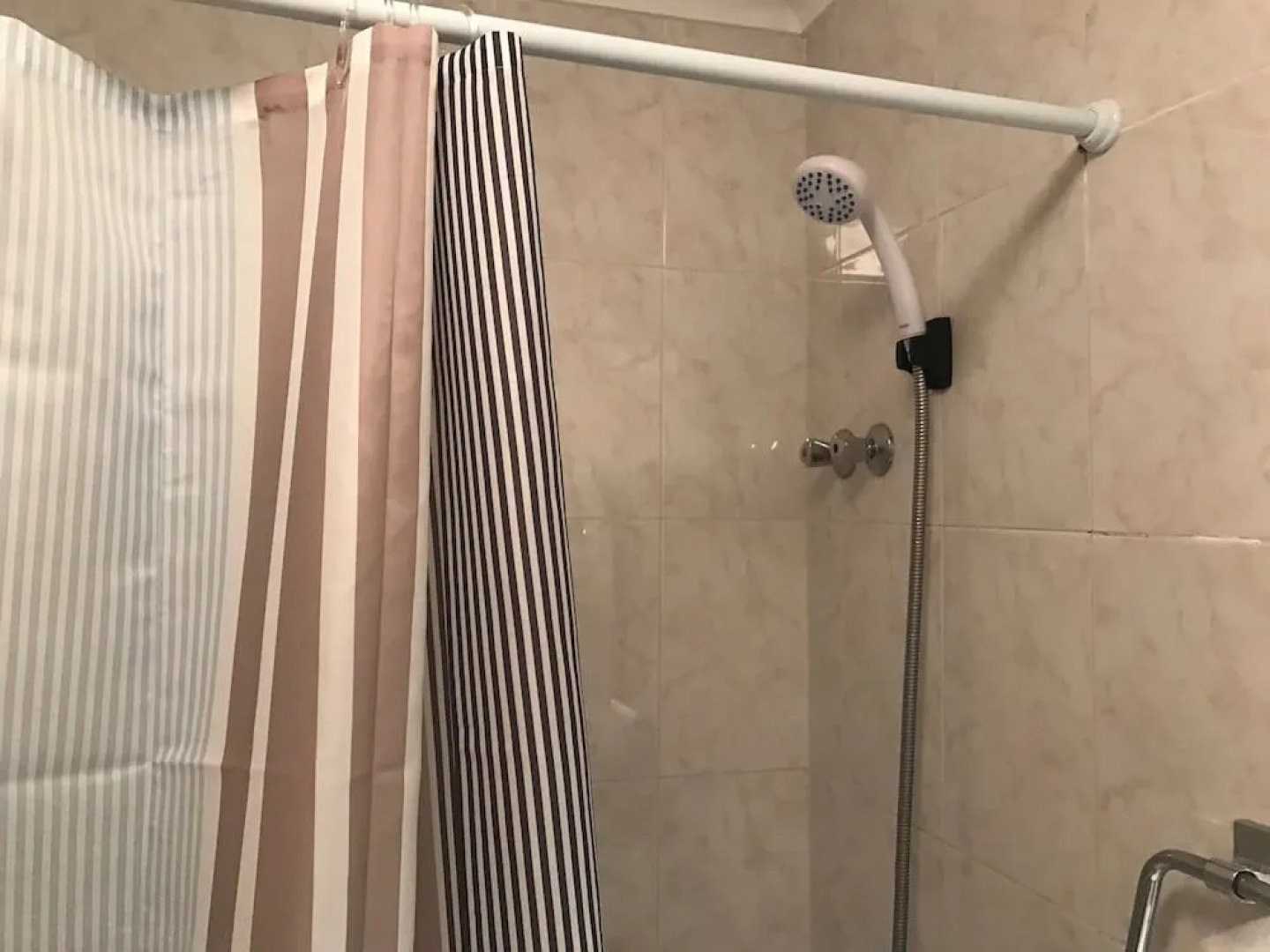 Las Cavenes Del Cabaco