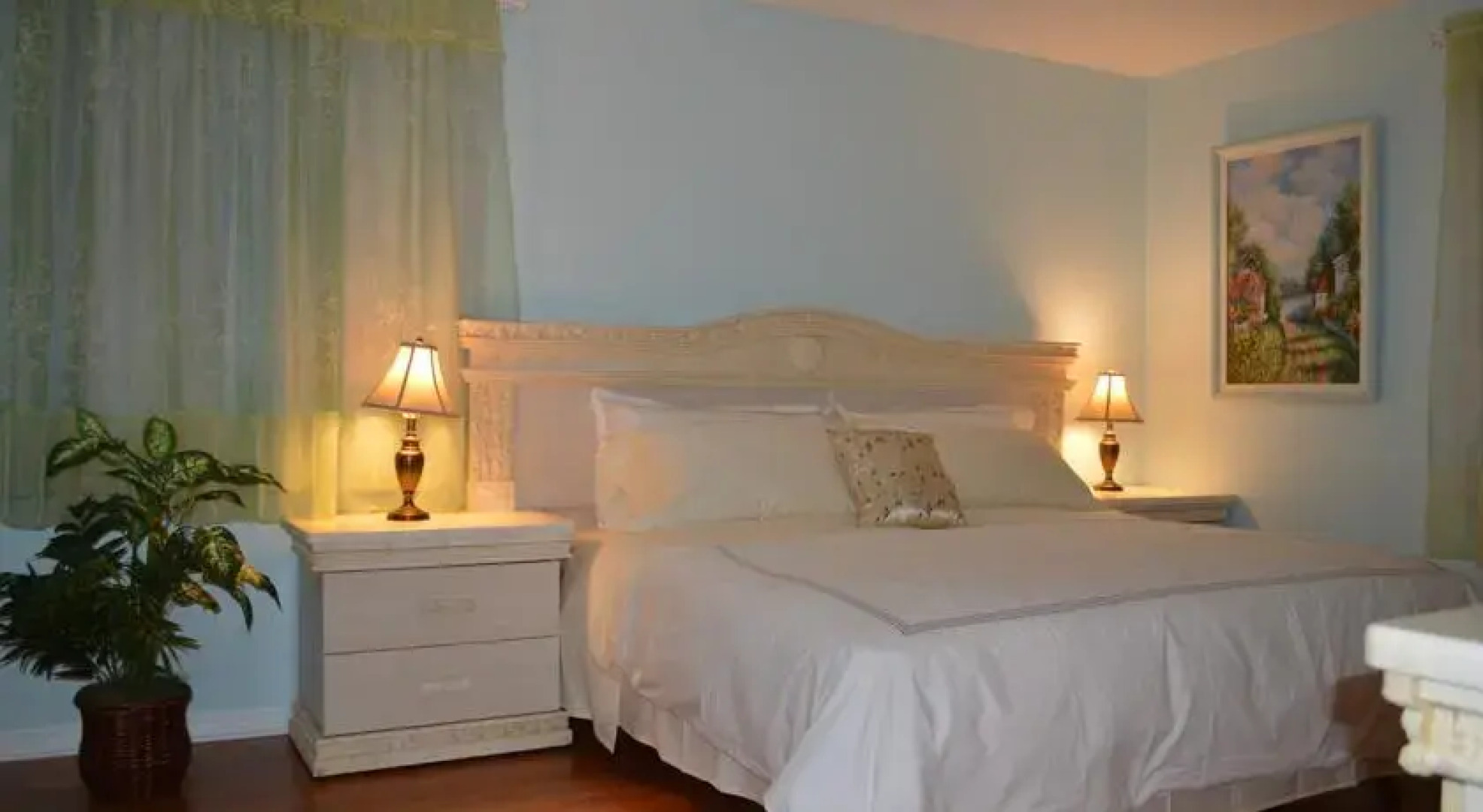 Four-Bedroom House near Universal