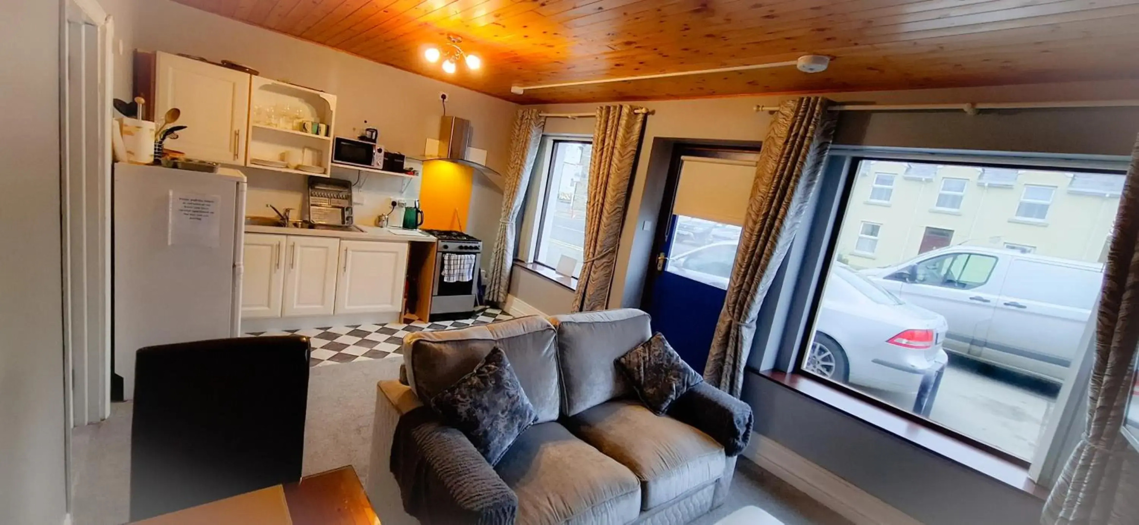 Blue Door 1 Bedroom Apartment for couple Carrigart