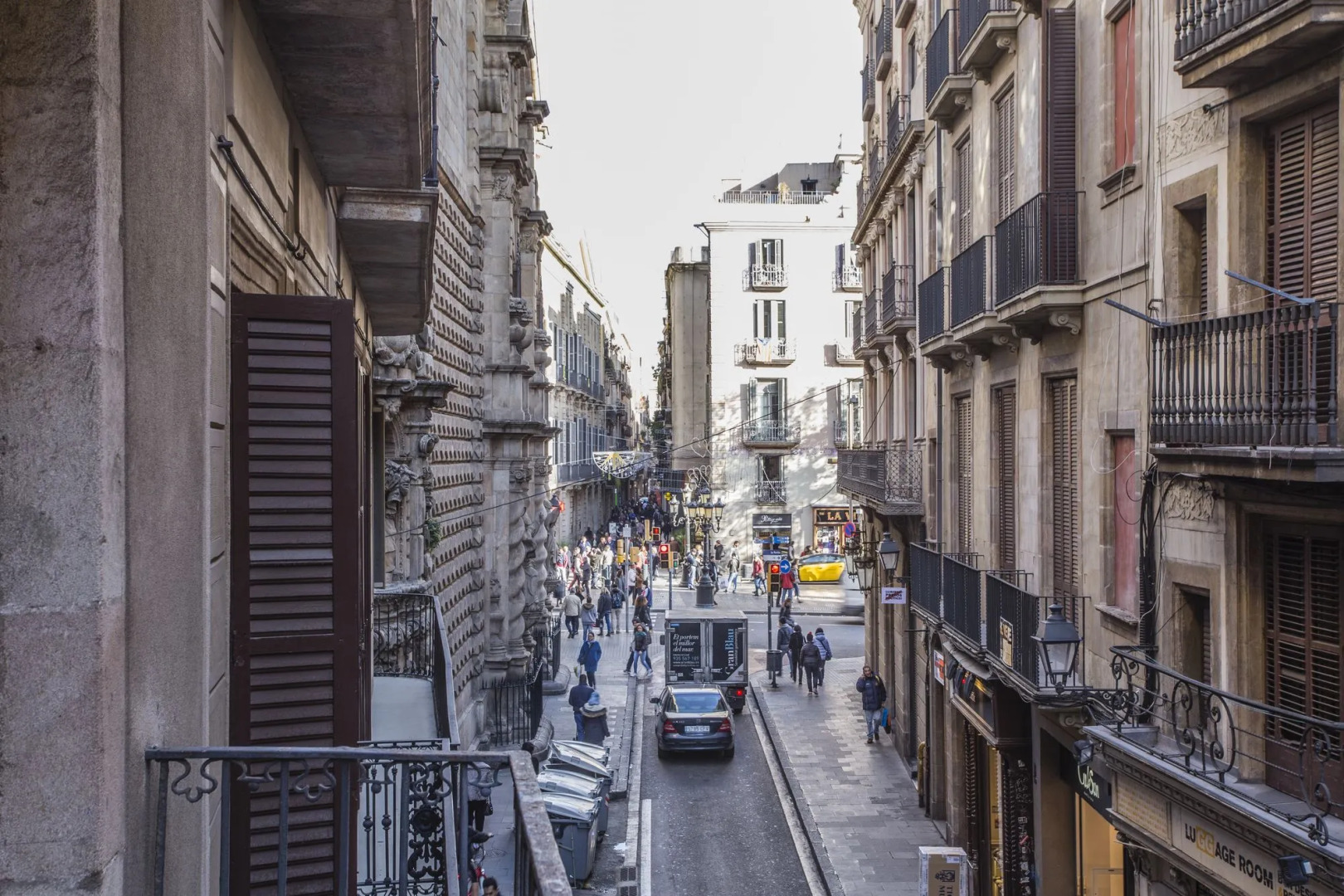 Liceu Apartments by gaiarooms