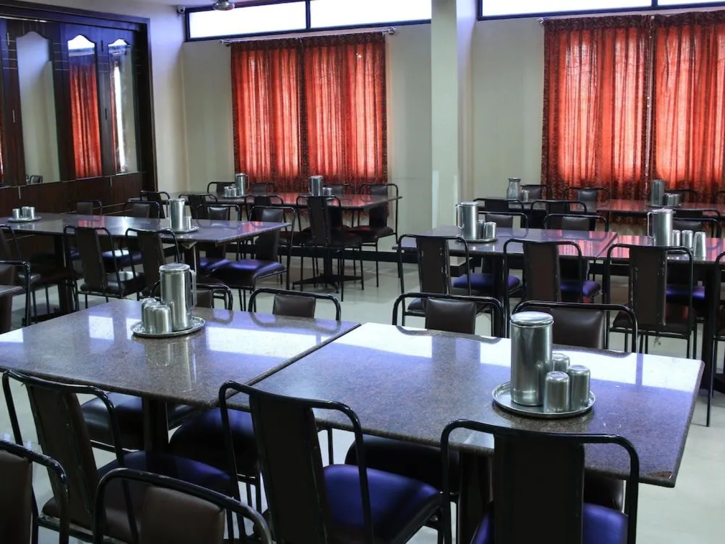 OYO 615 Hotel 7 Hills Inn