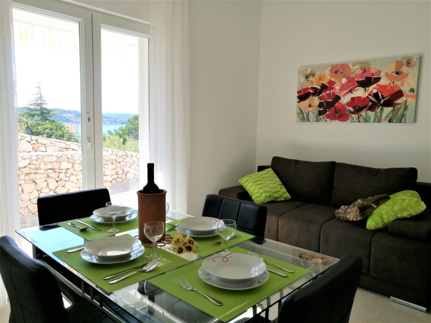 Apartment Tih - 20 m from sea: A2 Maslina Sevid, Riviera Trogir