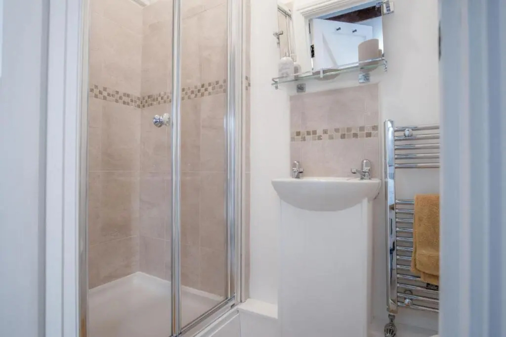 The Old Stables - 3 Bedroom Cottage - Angle