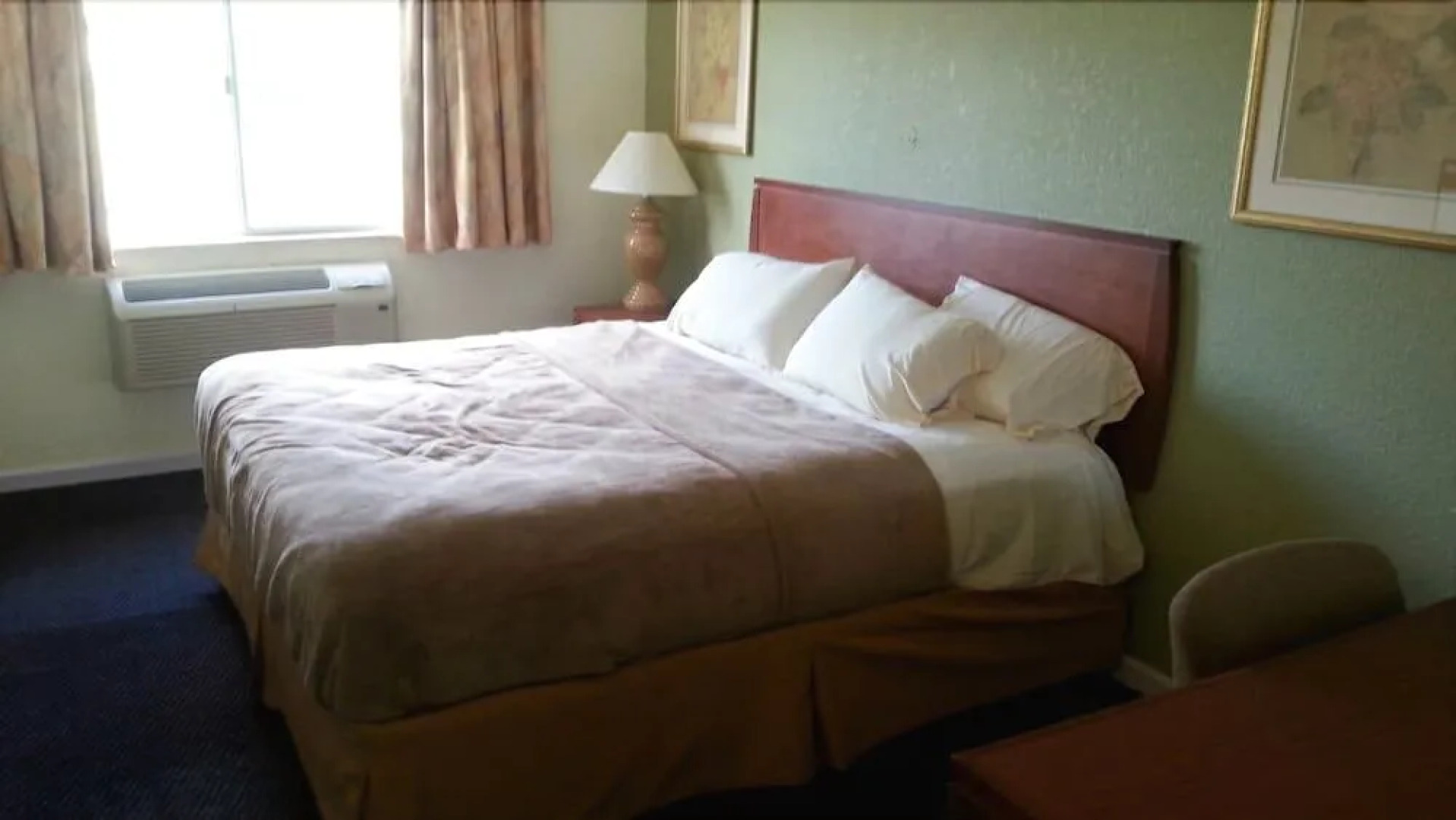 Riverwalk Inn & Suites