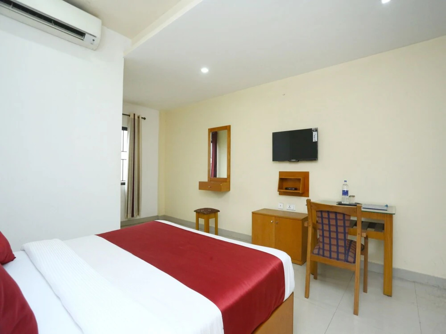 OYO 15560 Assent Inn