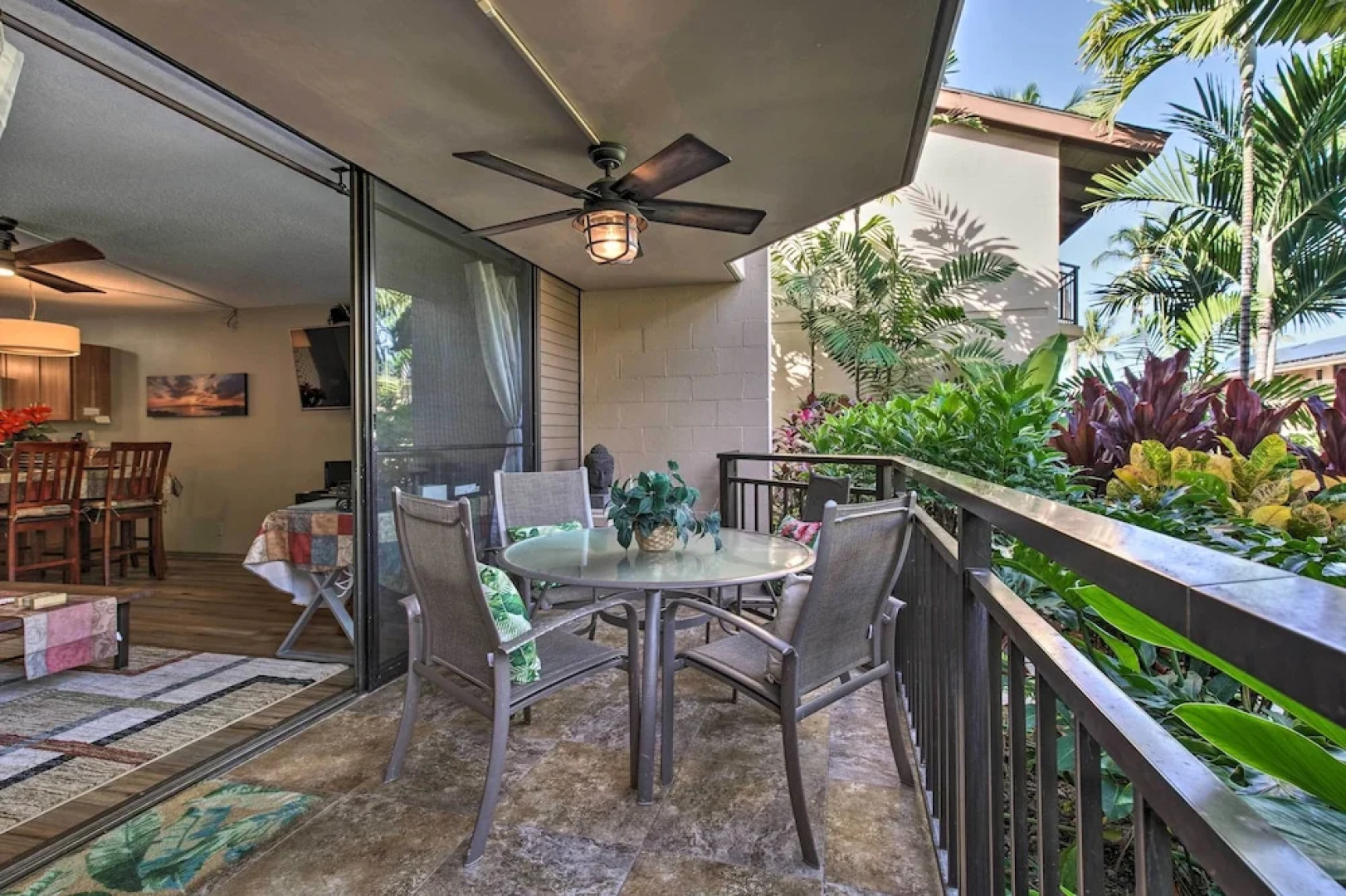 Kailua-kona Condo w/ 2 Private Lanais!