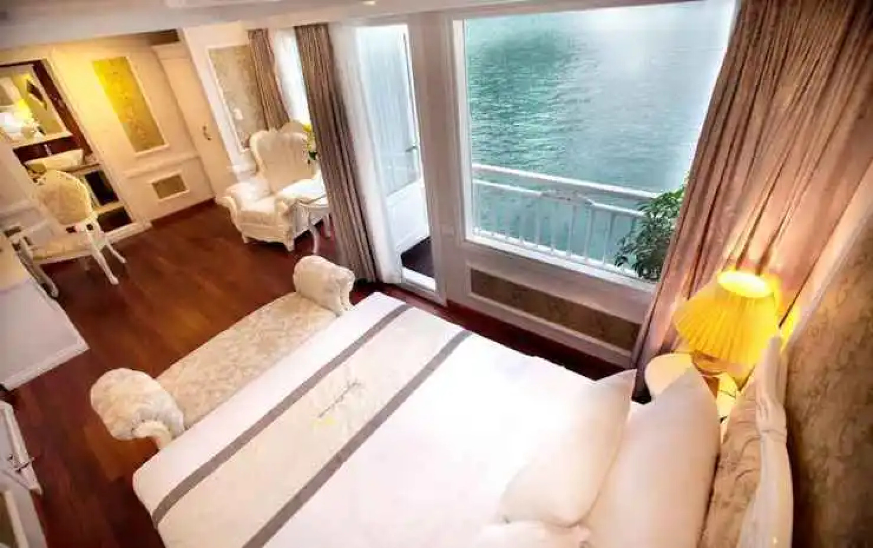 Signature Halong Cruise