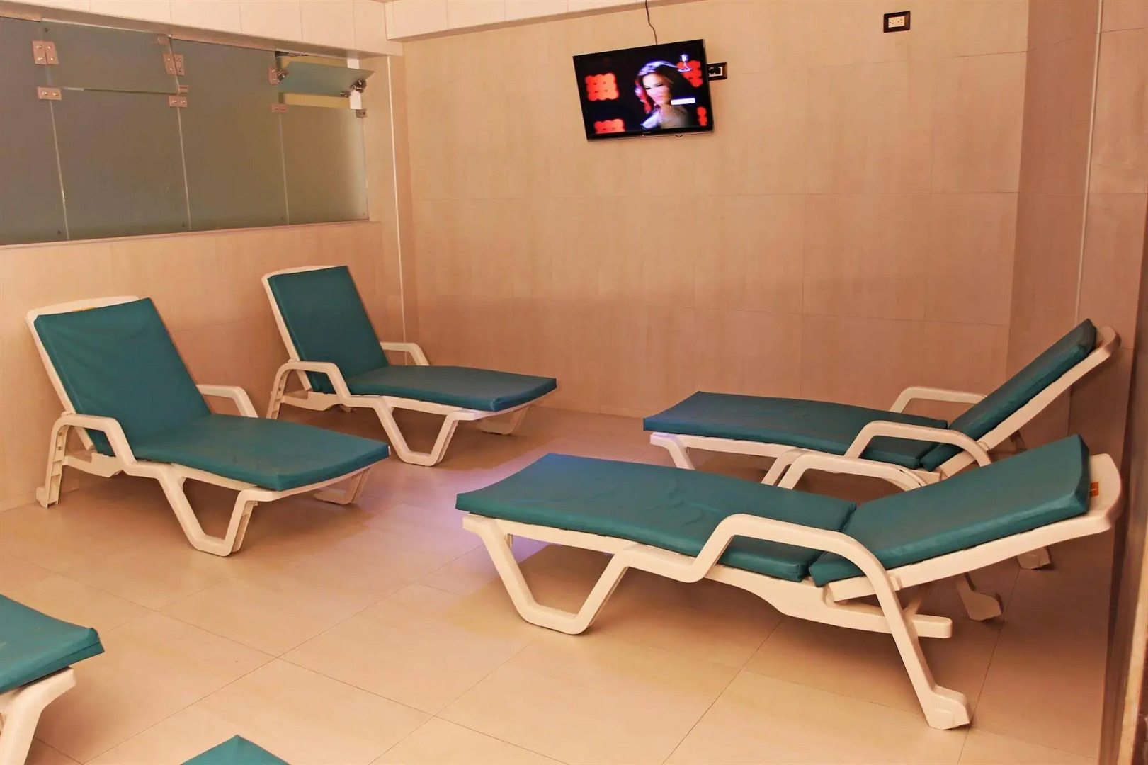 Laurents Deluxe Hotel