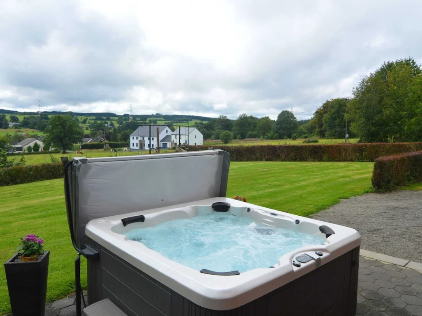 Quaint Cottage In Petite Langlire with Hot Tub