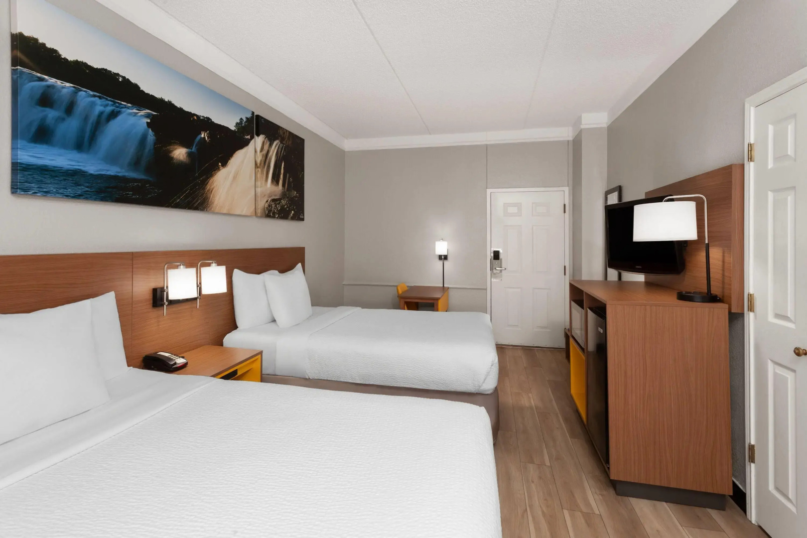 Days Inn & Suites by Wyndham Arlington Heights