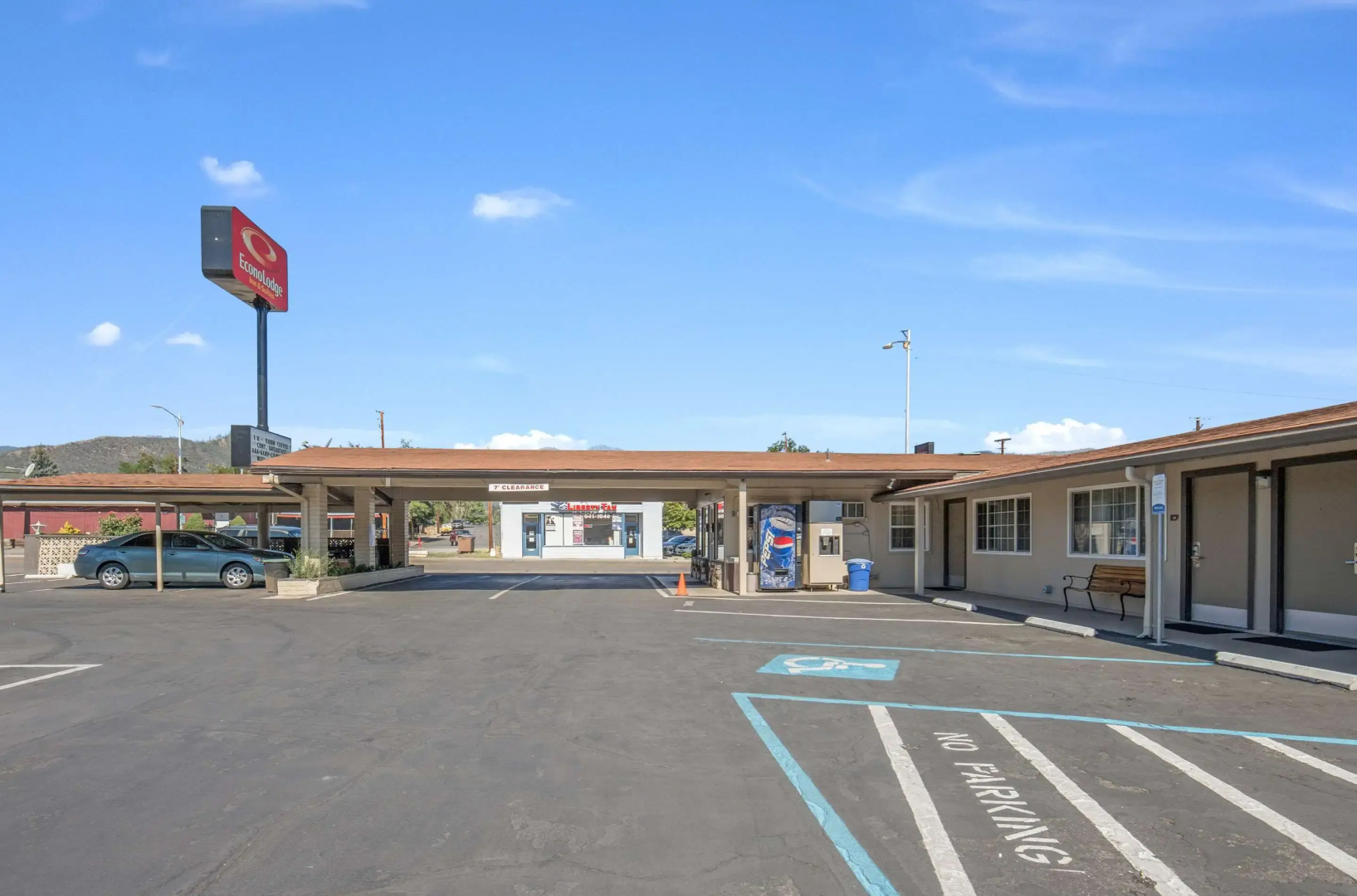 Econo Lodge Inn & Suites Yreka