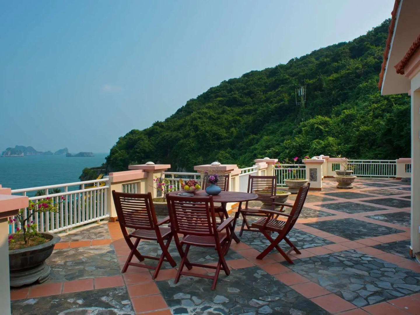 Курортный отель Flamingo Premium Cat Ba Beach Resort