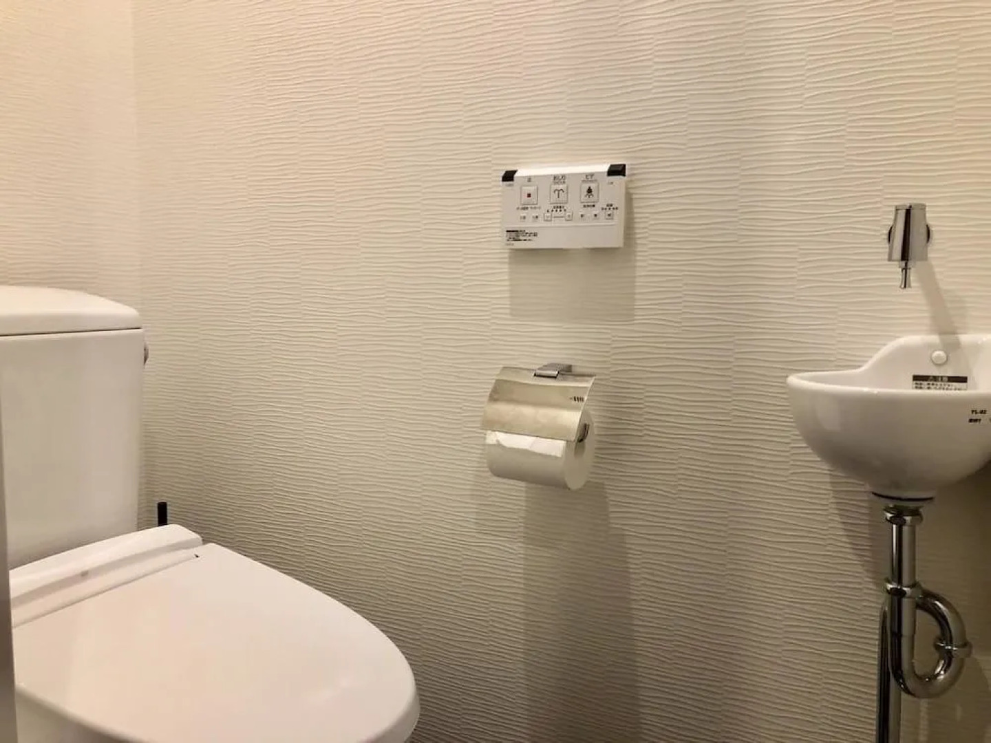 Ricco Mond Hills Apartment House 101