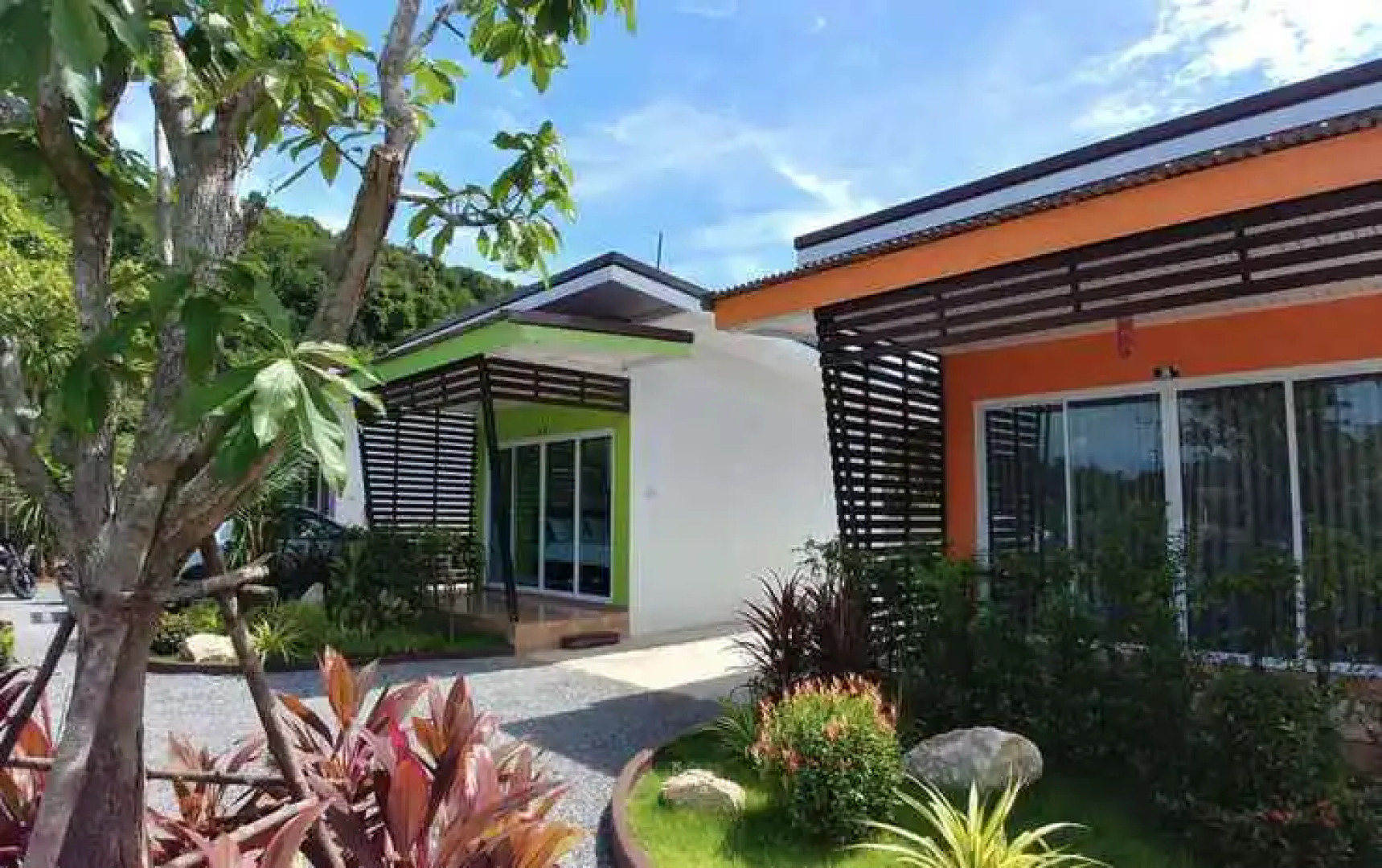 Thipburee Riverside Hotel