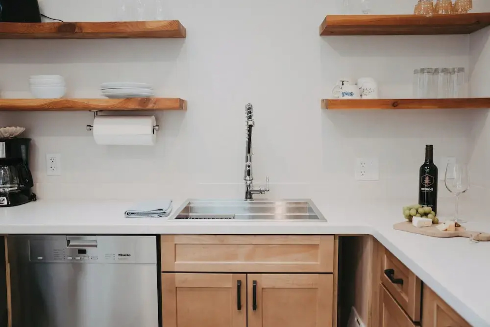 Goldsmith's Riverfront Inn