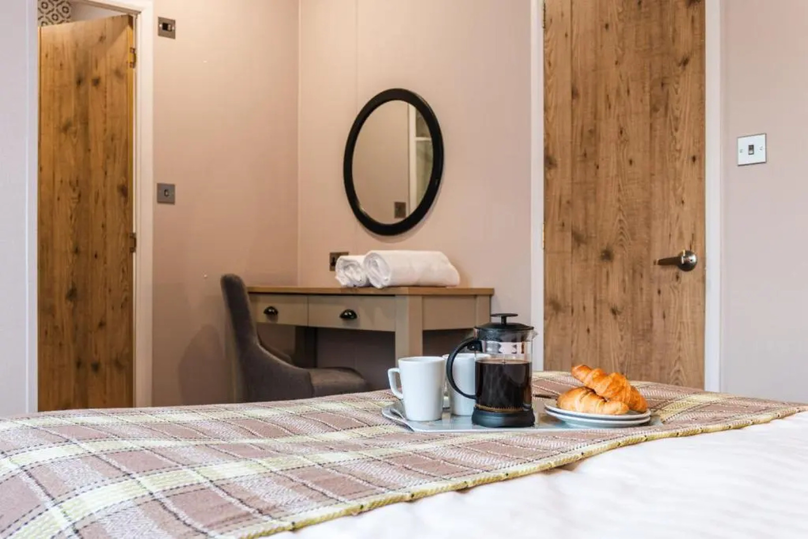 The White Rose Lodge with Hot Tub