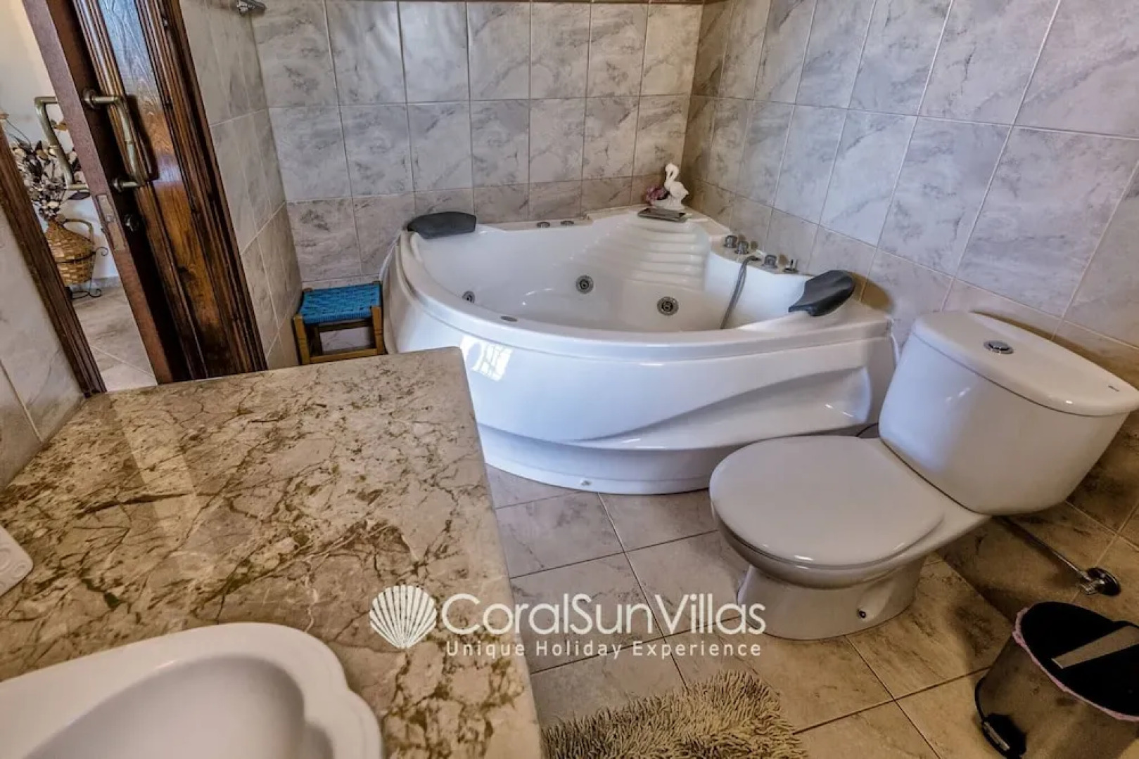 Away-from-it-all, Exceptional Sea Views Sleeps 10