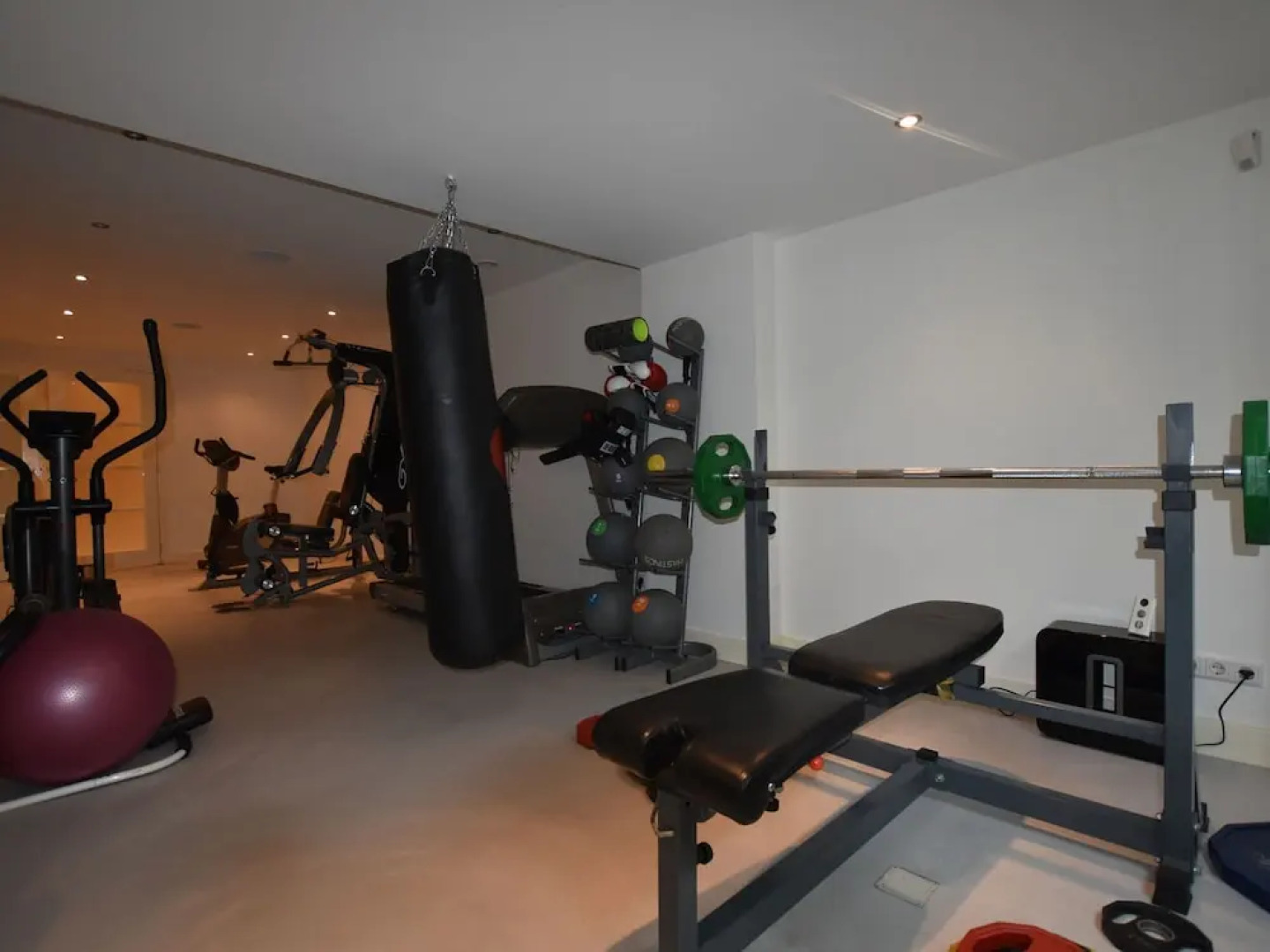 Lavish Holiday Home in Loosdrecht with Hot Tub