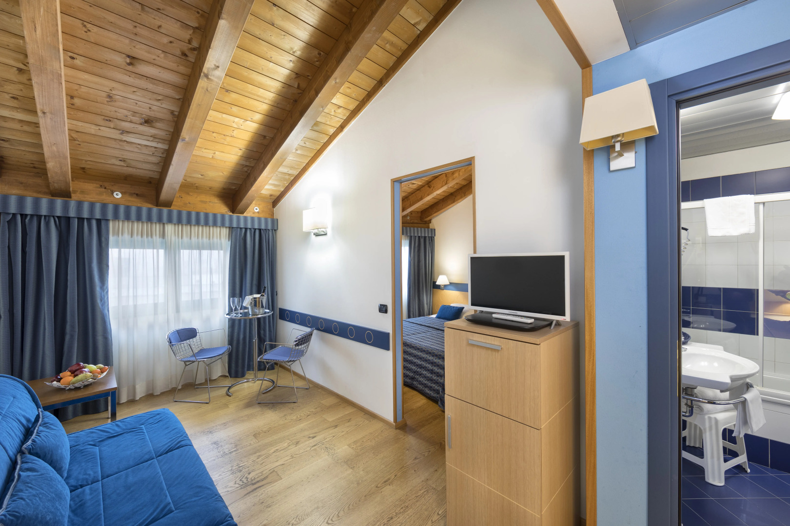 West Point Airport Hotel