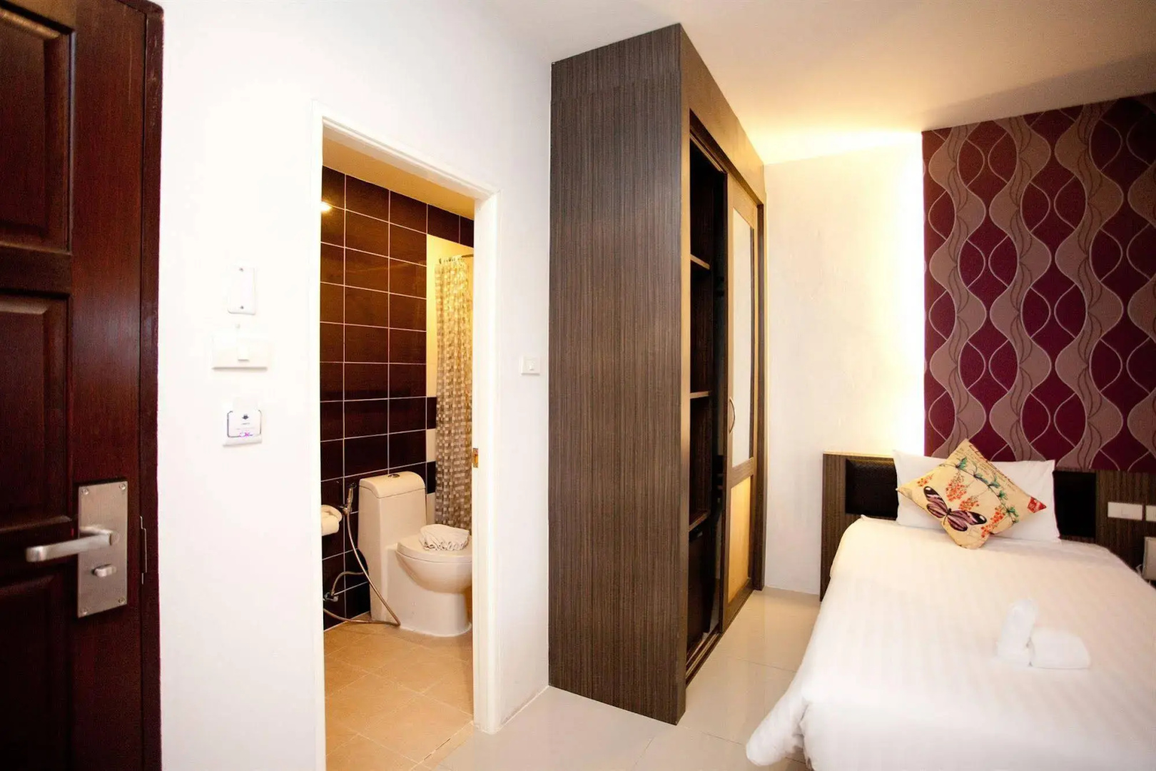 iCheck inn Chill Patong