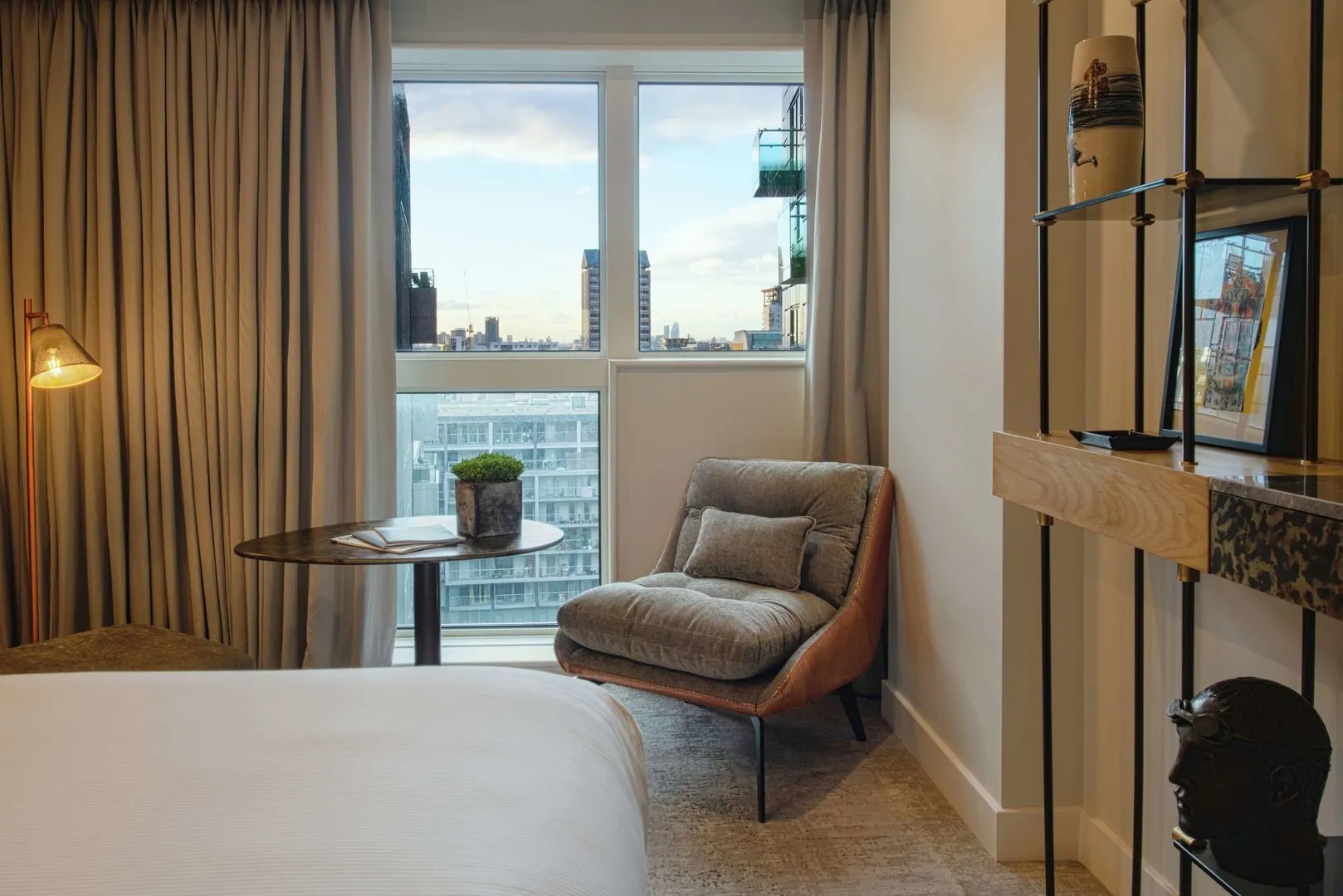 Lincoln Plaza London, Curio Collection by Hilton