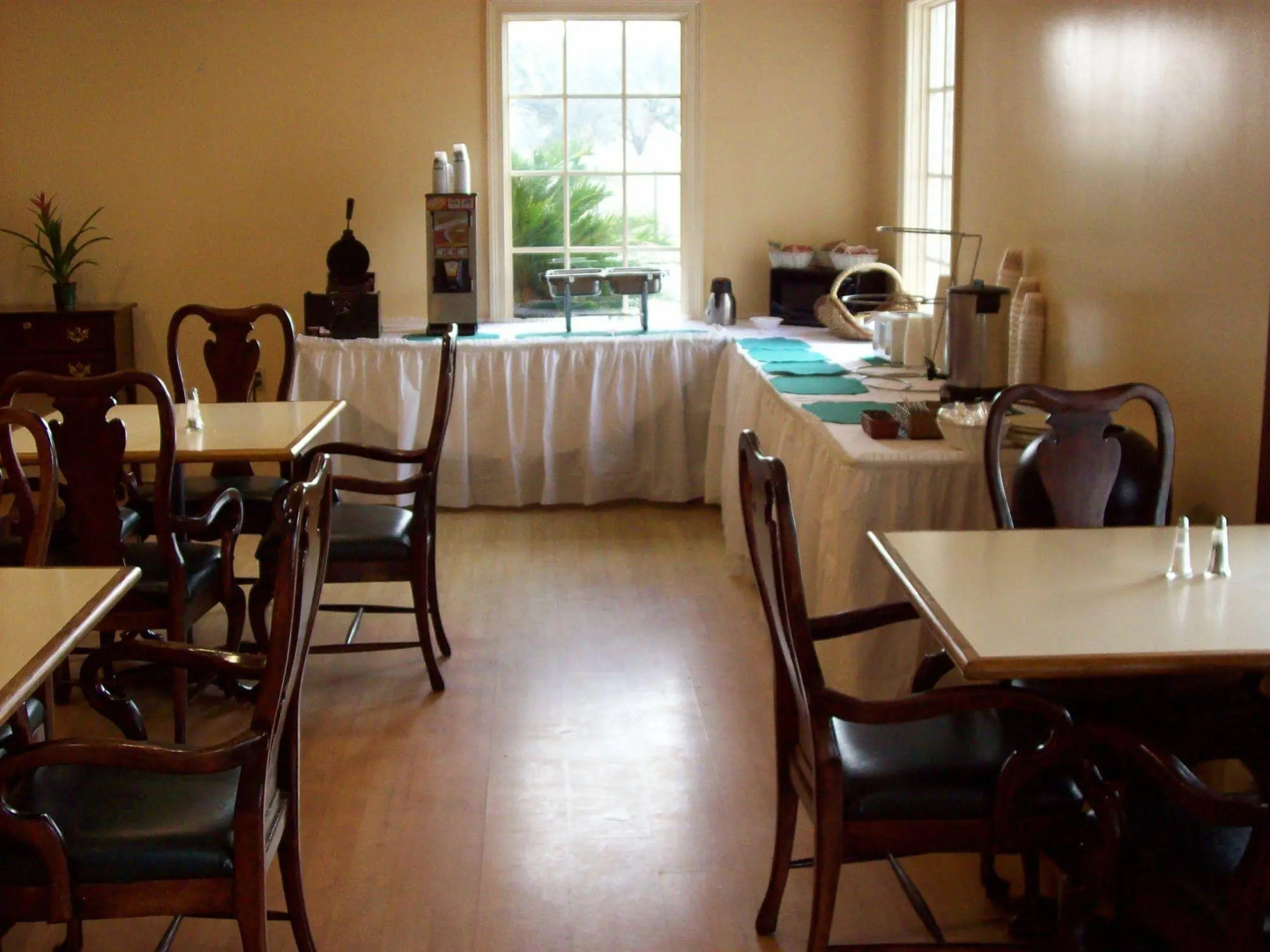 Richmond Suites Hotel