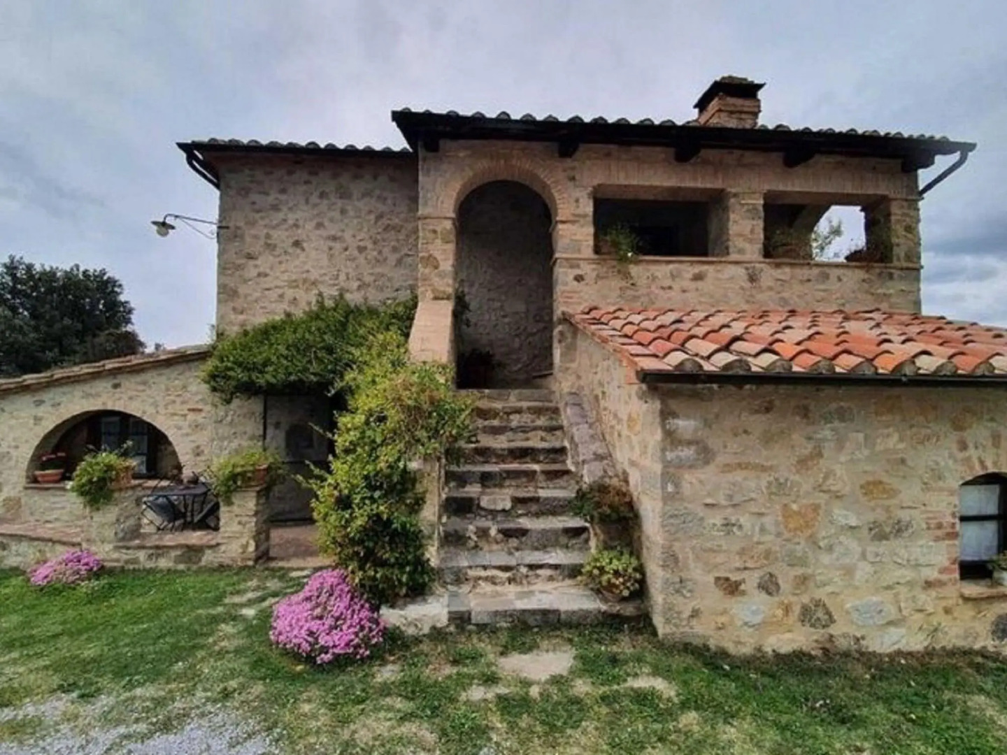Tuscan Scenic View Stay