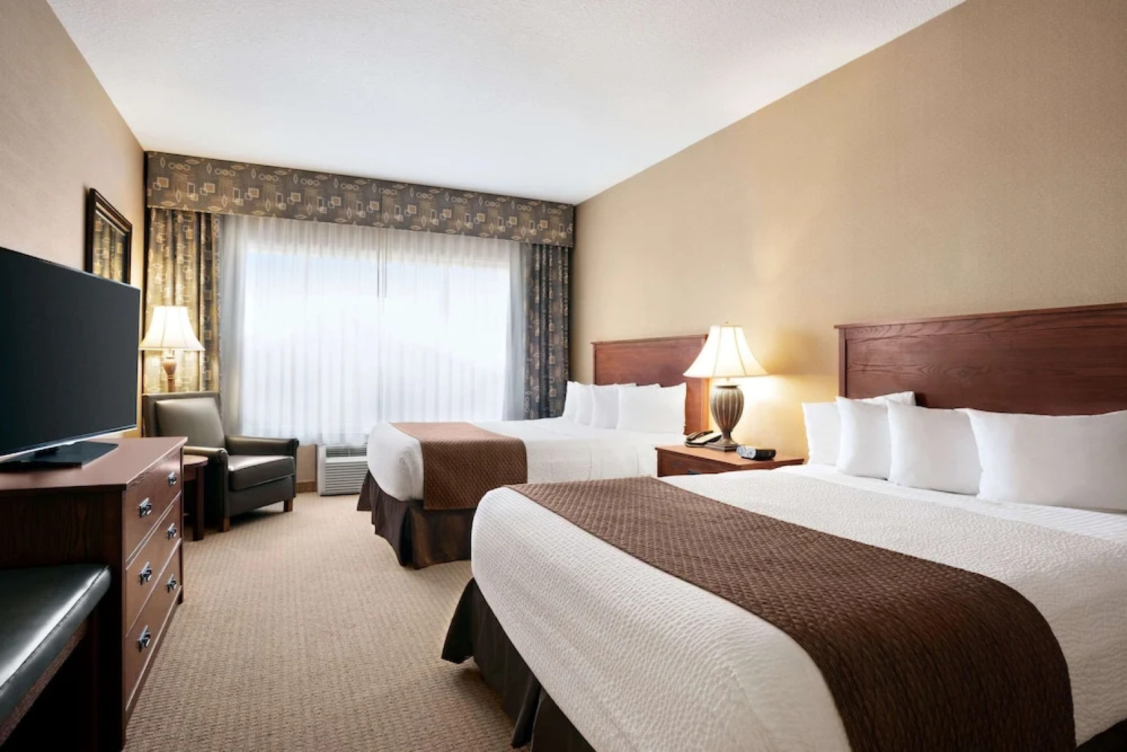 Days Inn & Suites Strathmore